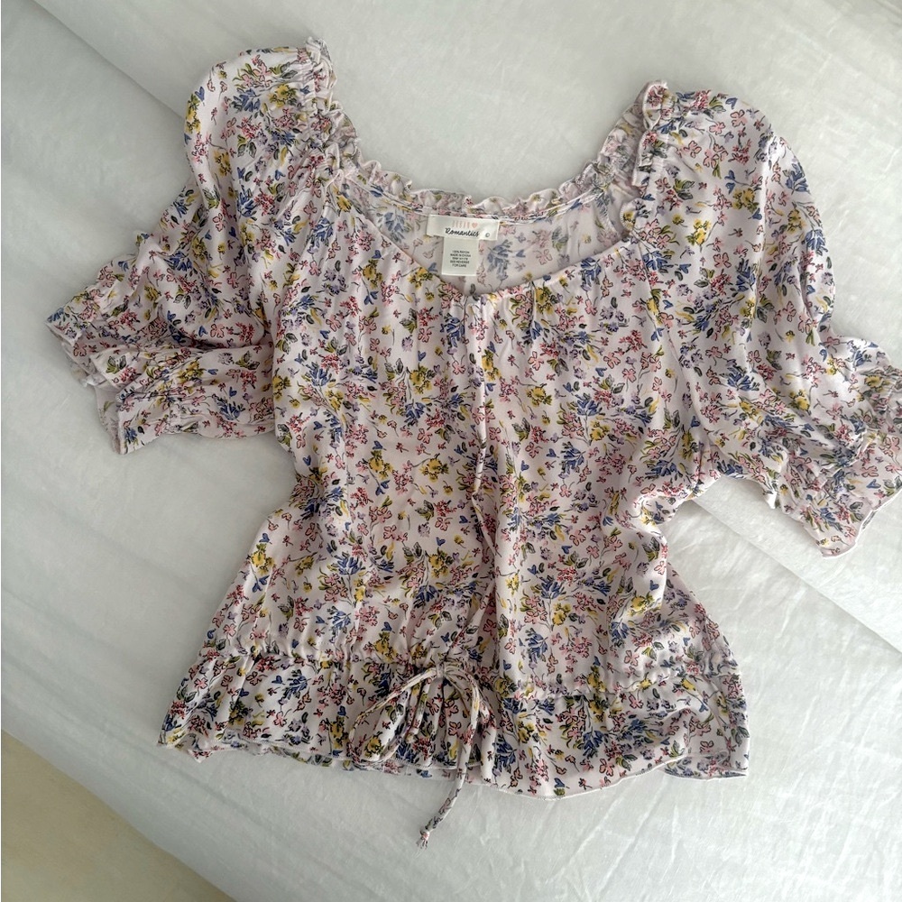 🌿💕 Urban Romantics Floral Ruffle Blouse